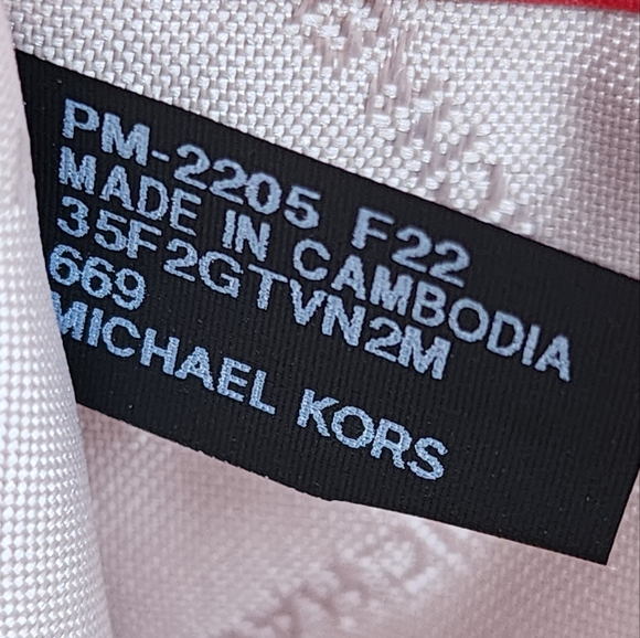 Michael Kors Jet Set Travel Passport Logo Wallet - Picture 4 of 6